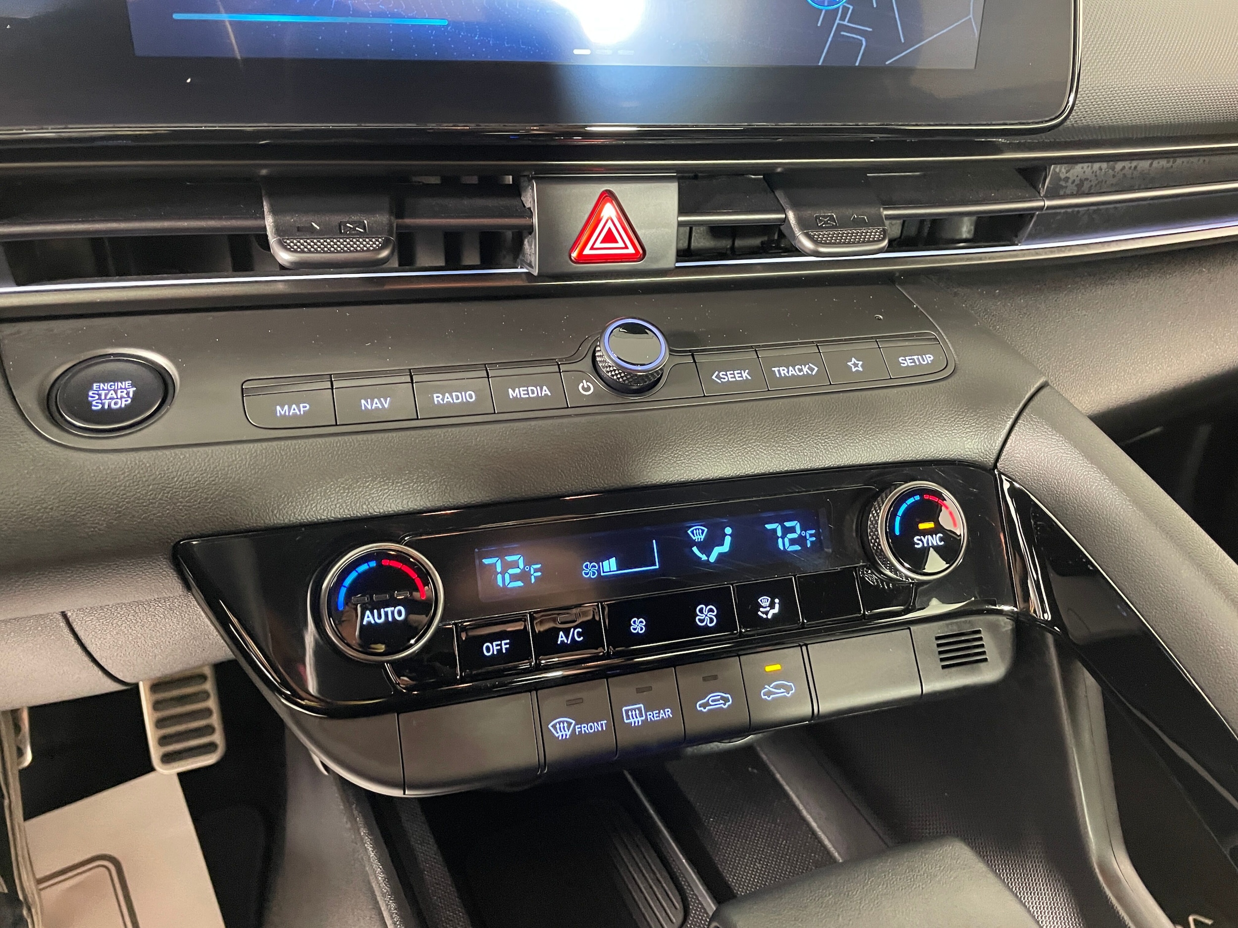 2025 Hyundai Elantra Hybrid photo 3