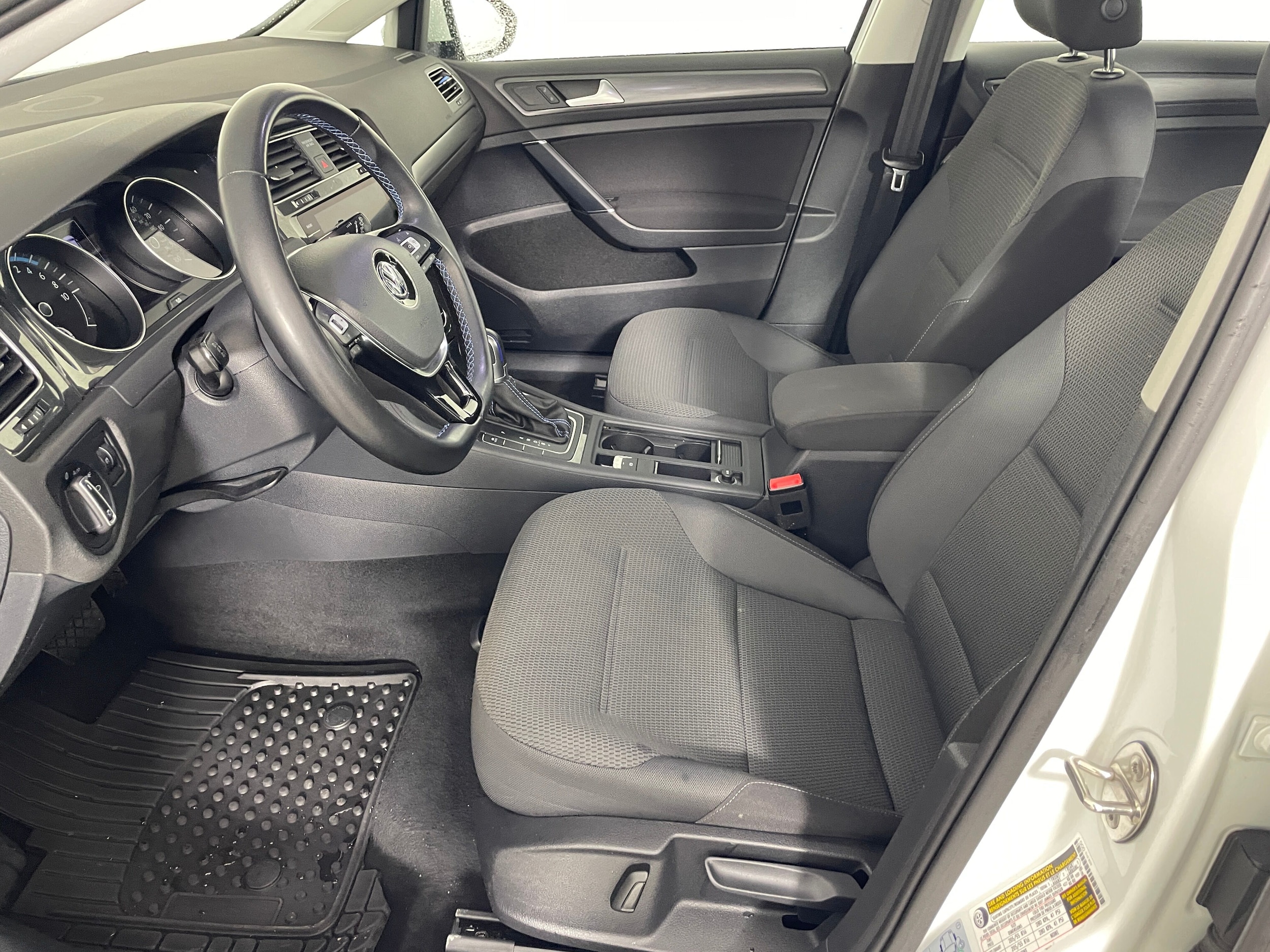 Used 2019 Volkswagen e-Golf e-Golf SE with VIN WVWKR7AU0KW917545 for sale in Bremerton, WA