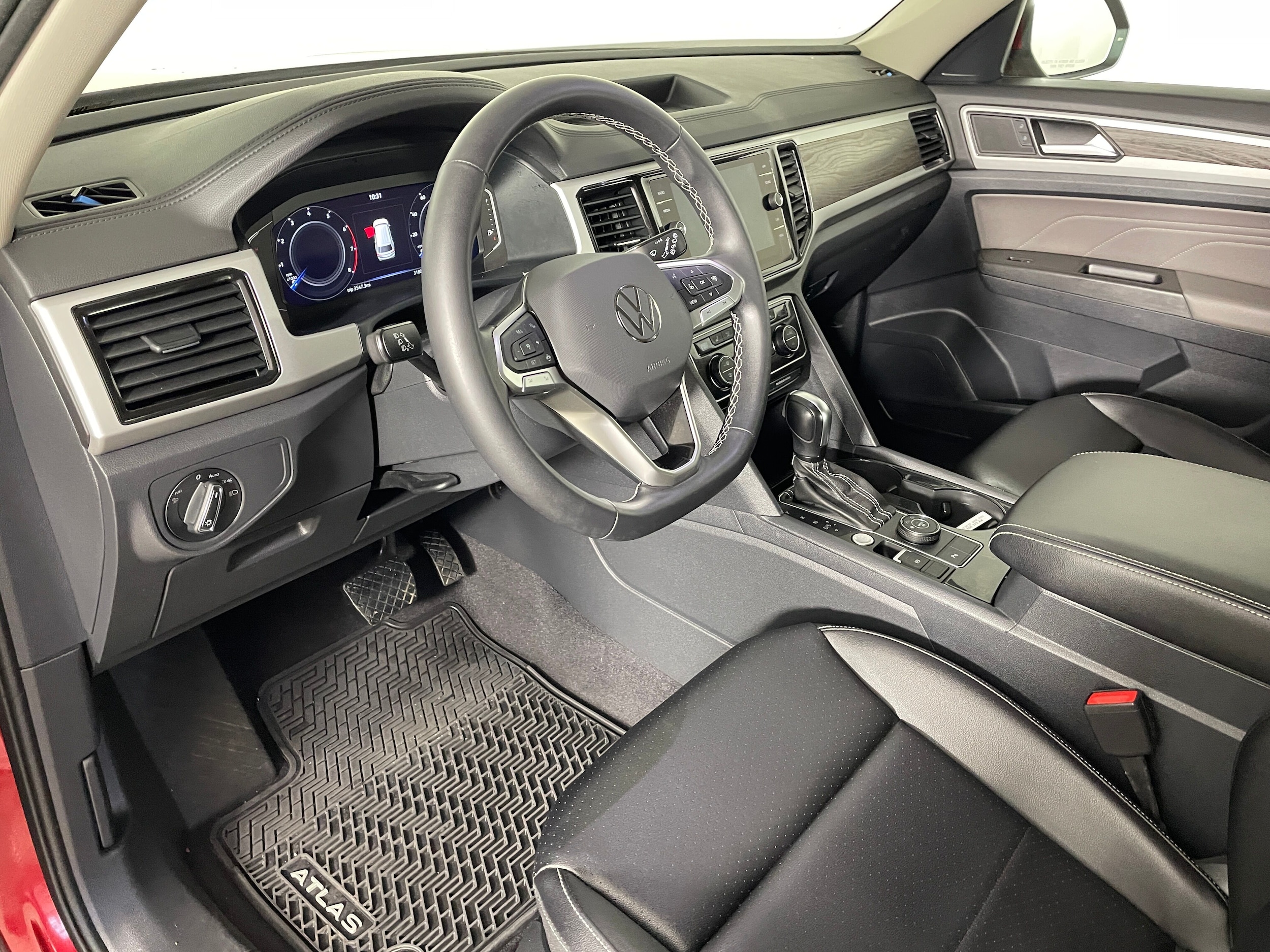 2022 Volkswagen Atlas 3.6L V6 SE w/Technology photo 2