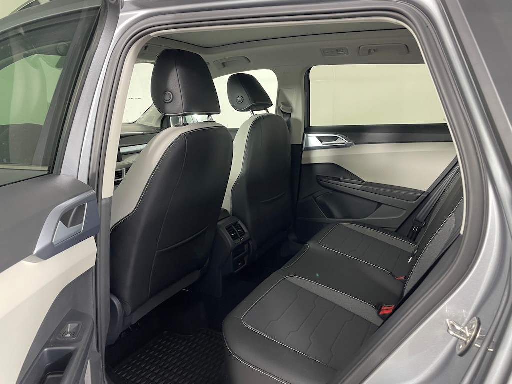 New 2025 Volkswagen Taos 1.5T SE SUV