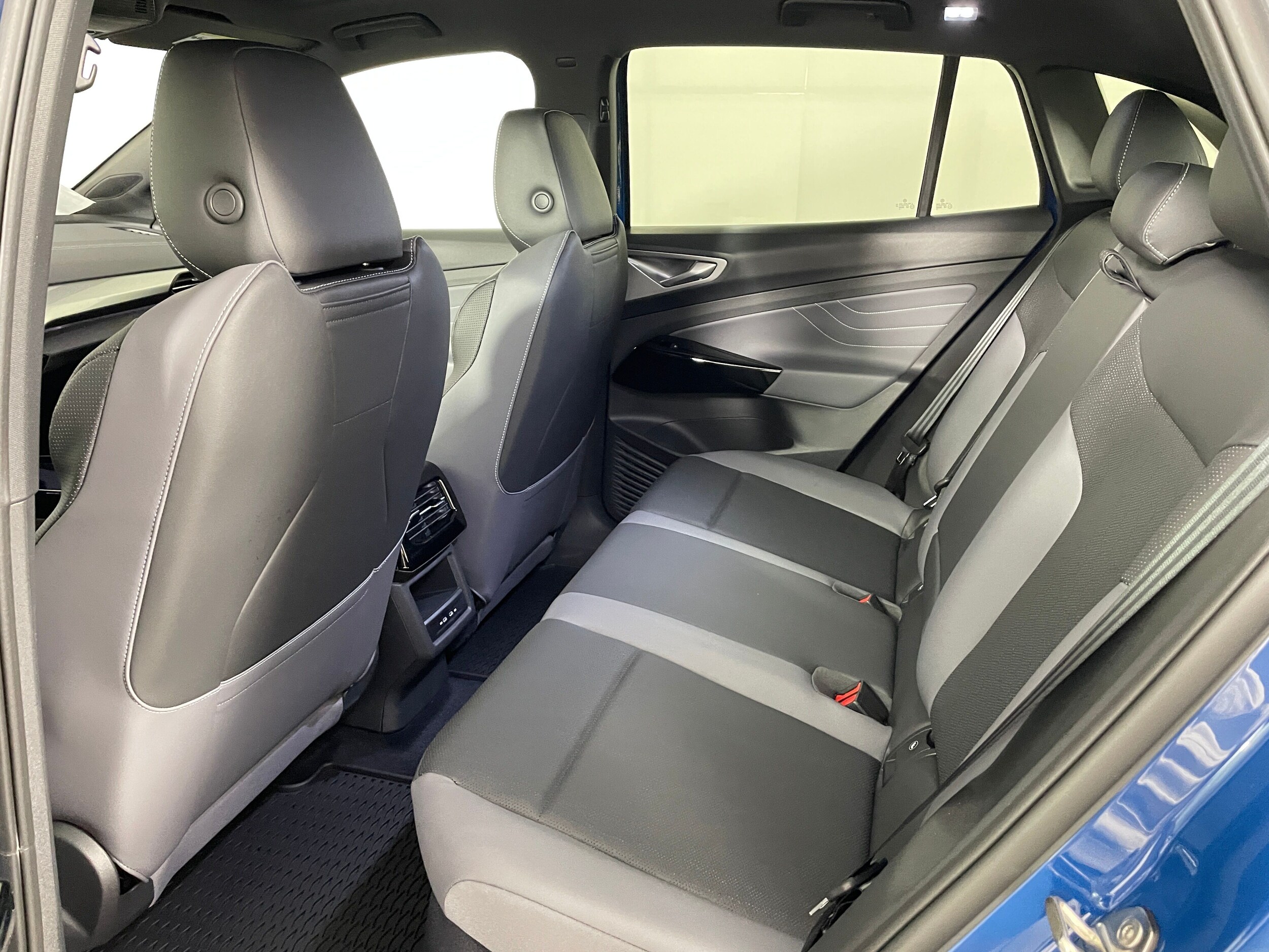 2025 Volkswagen ID.4 Pro S photo 4