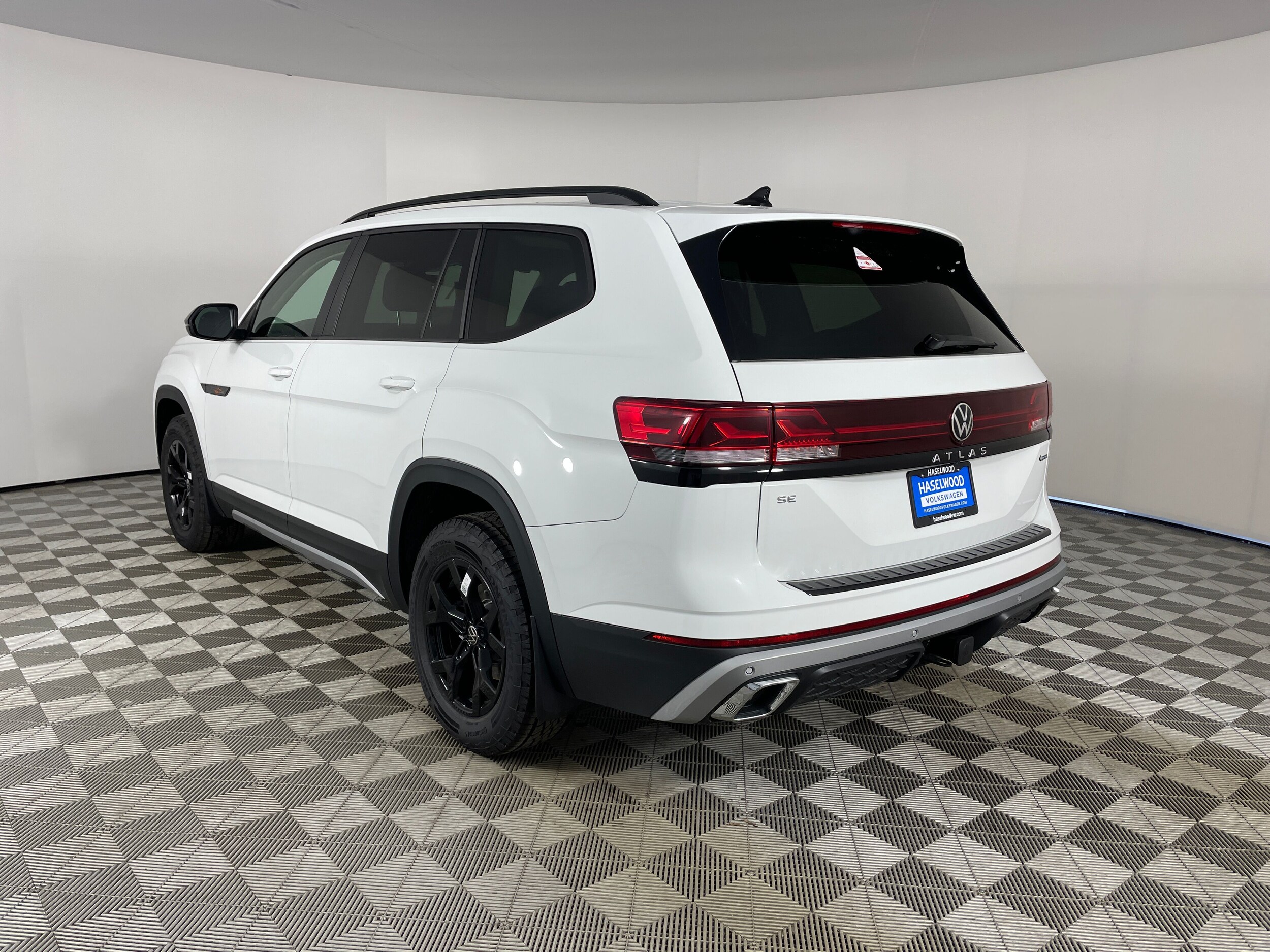2025 Volkswagen Atlas Peak Edition photo 4