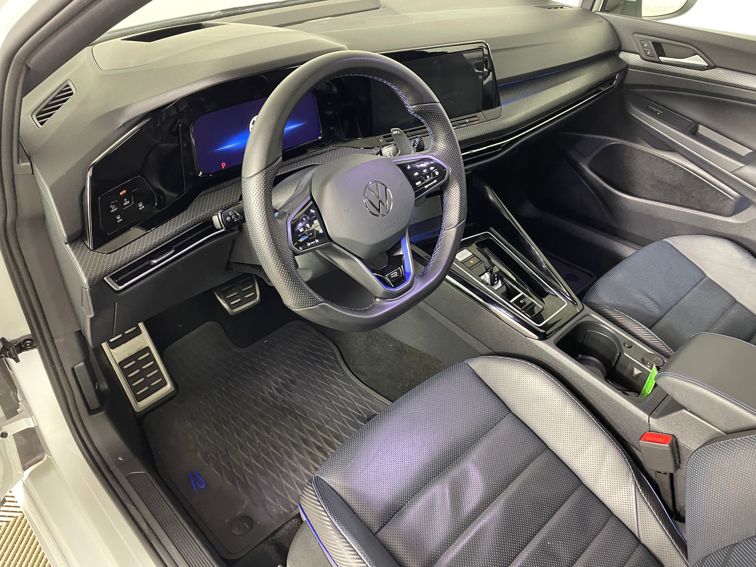 2023 Volkswagen Golf R 2.0T photo 3