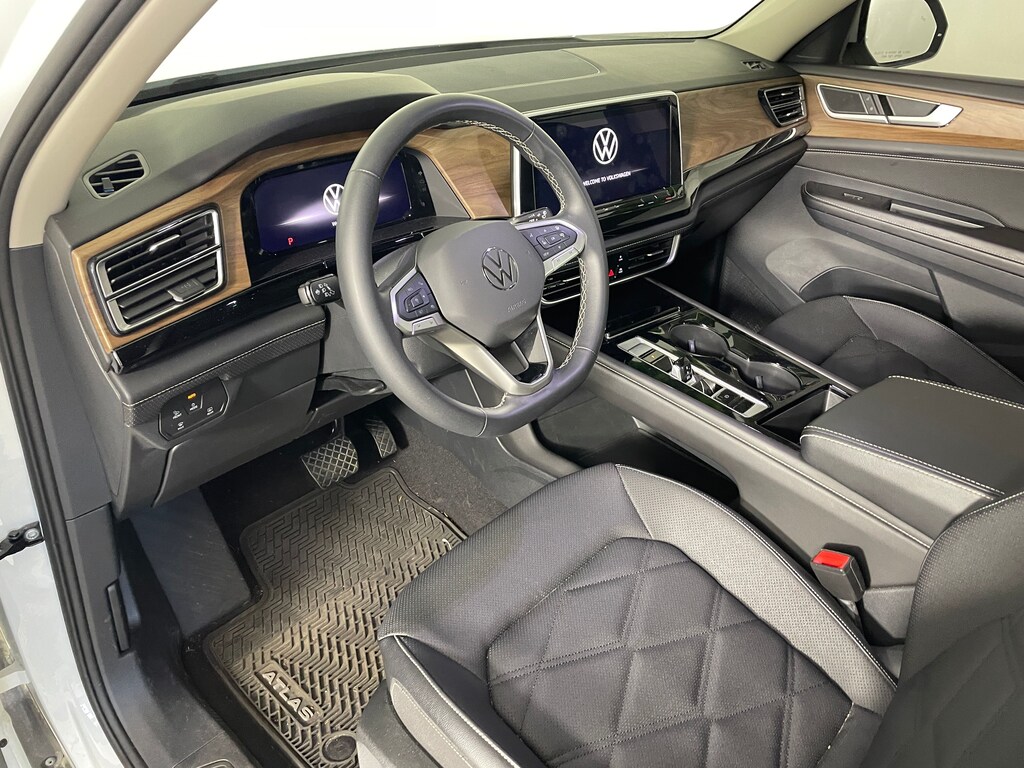 Used 2024 Volkswagen Atlas 2.0T SE w/Technology SUV