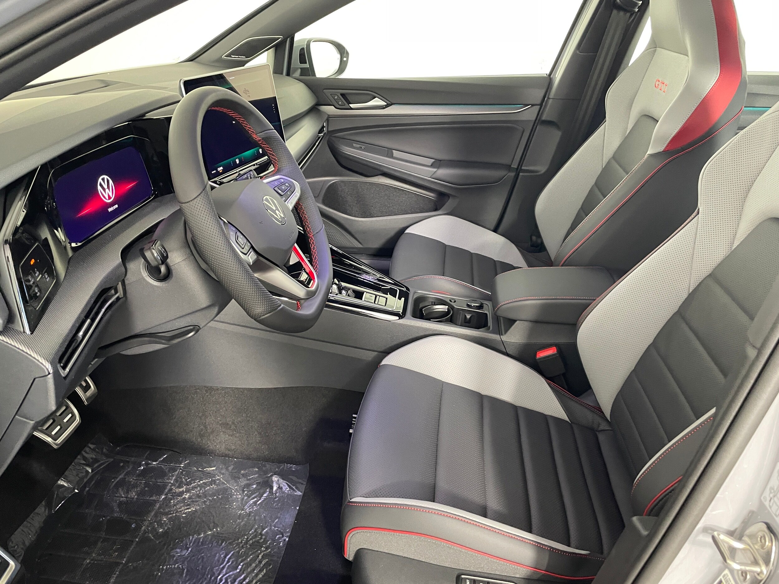 2025 Volkswagen Golf GTI Autobahn photo 2