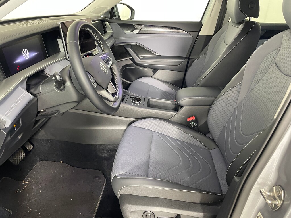 Used 2025 Volkswagen Tiguan 2.0T SE SUV