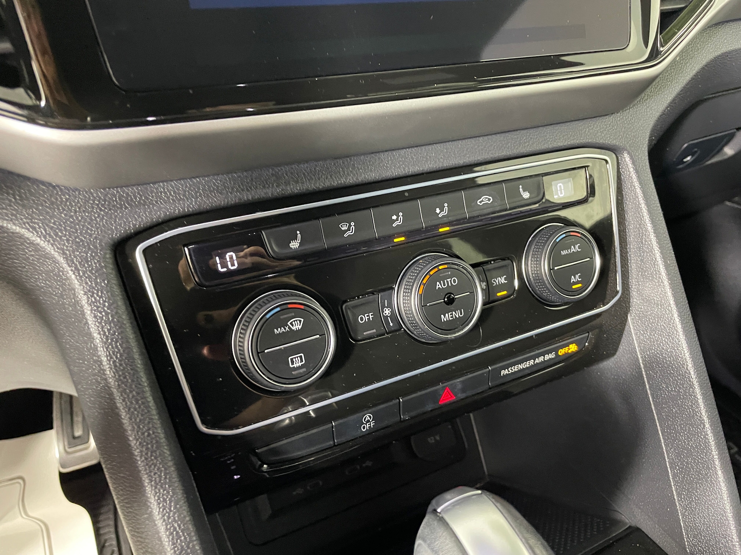 2023 Volkswagen Atlas Cross Sport SEL R-Line Black - Photo 8