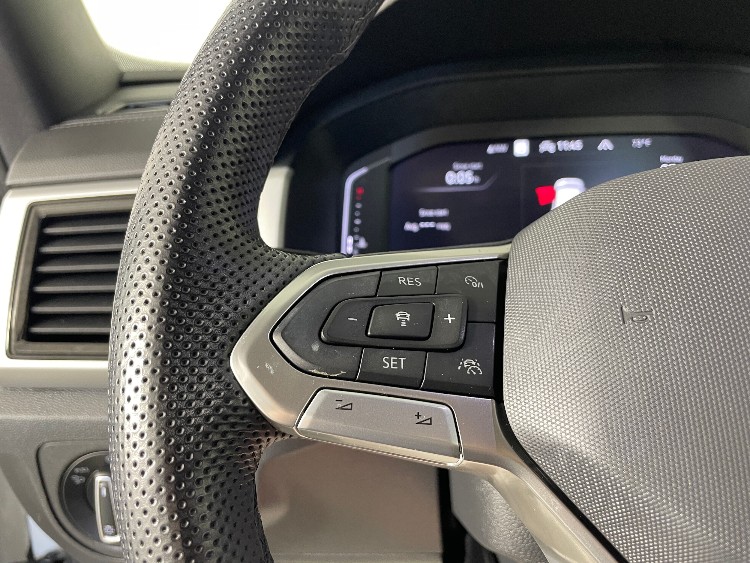 2023 Volkswagen Atlas Cross Sport SEL R-Line Black - Photo 11