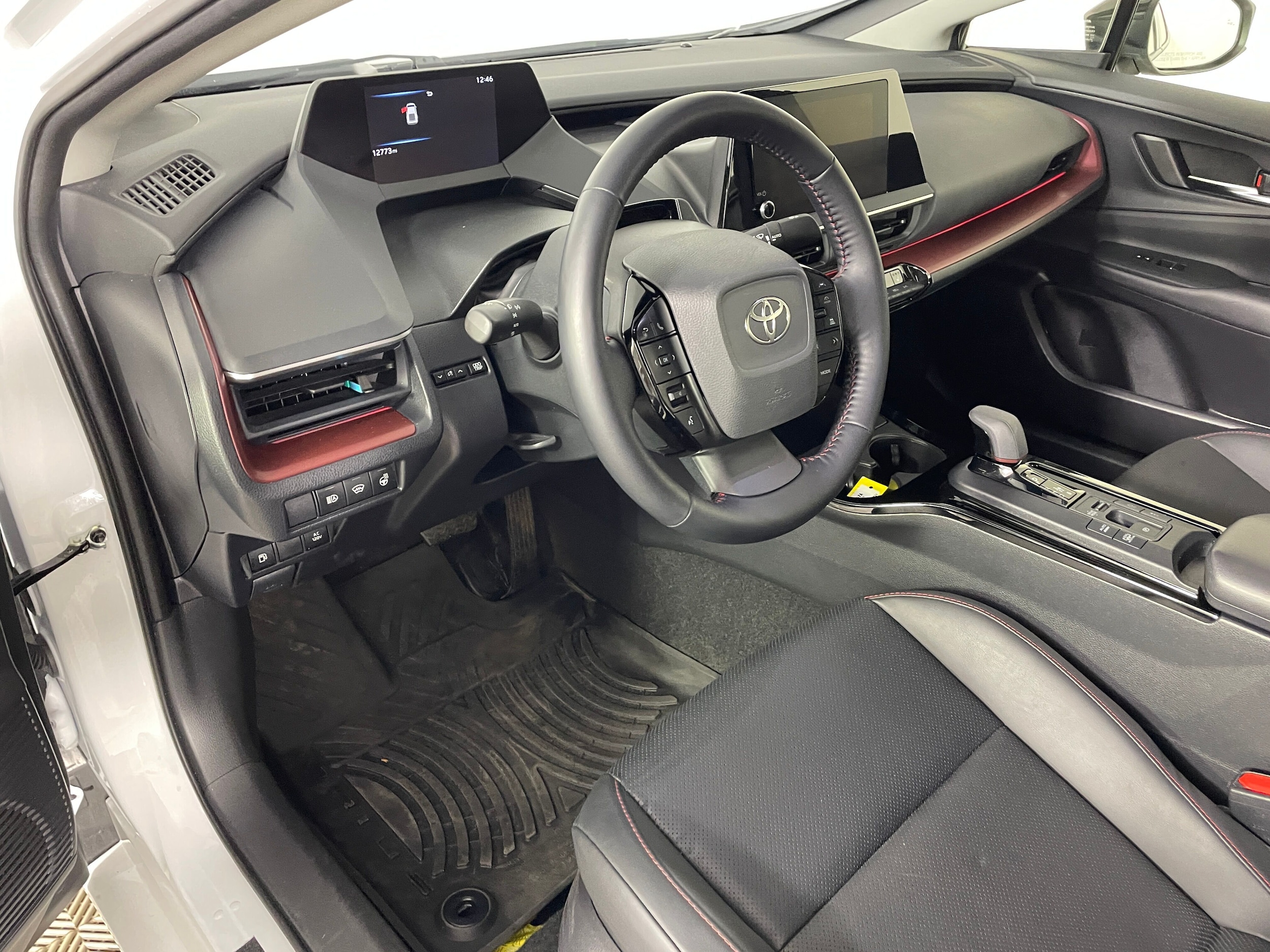 2024 Toyota Prius Prime XSE photo 2