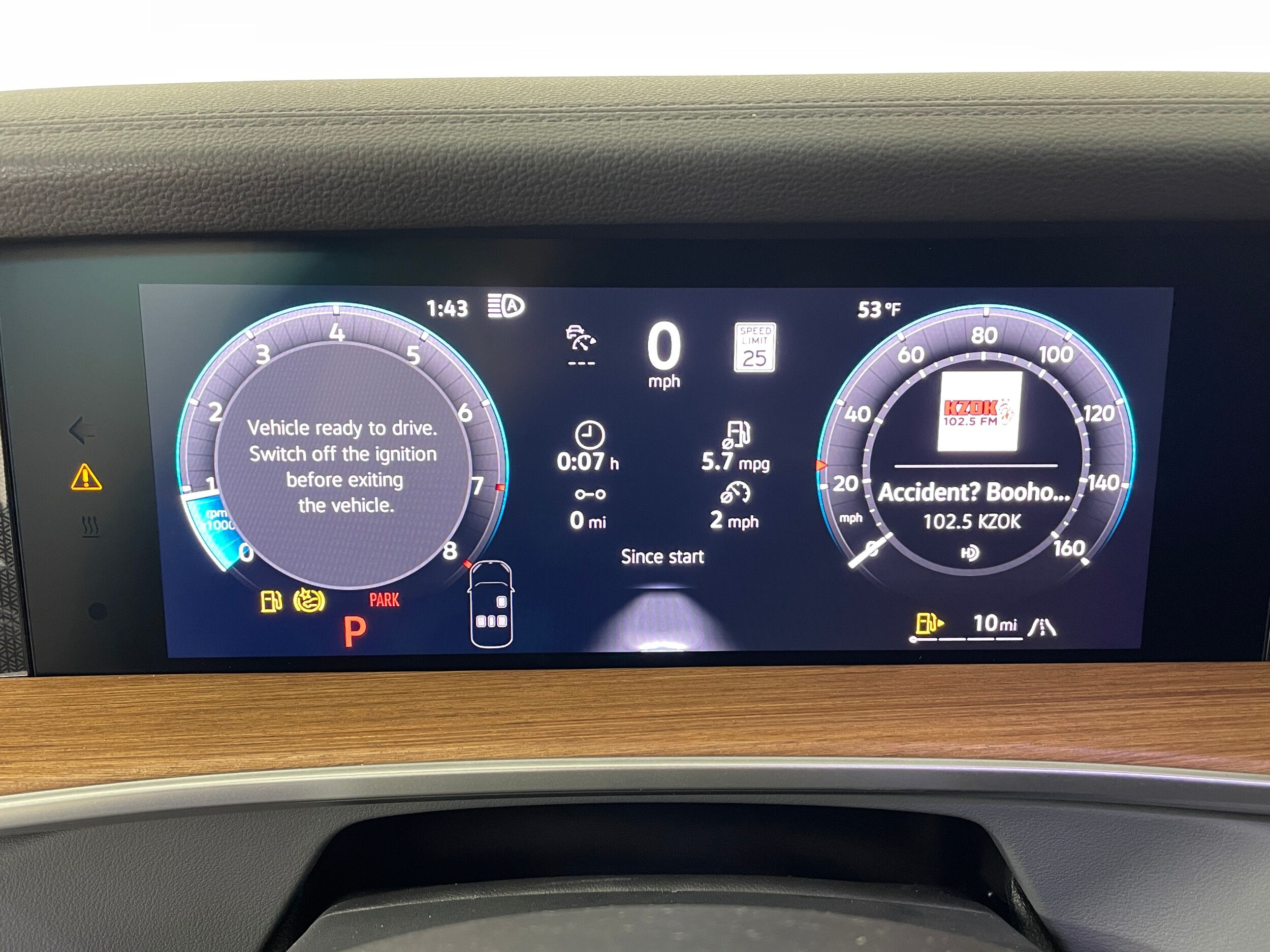 2026 Volkswagen Tiguan SEL R-Line photo 3