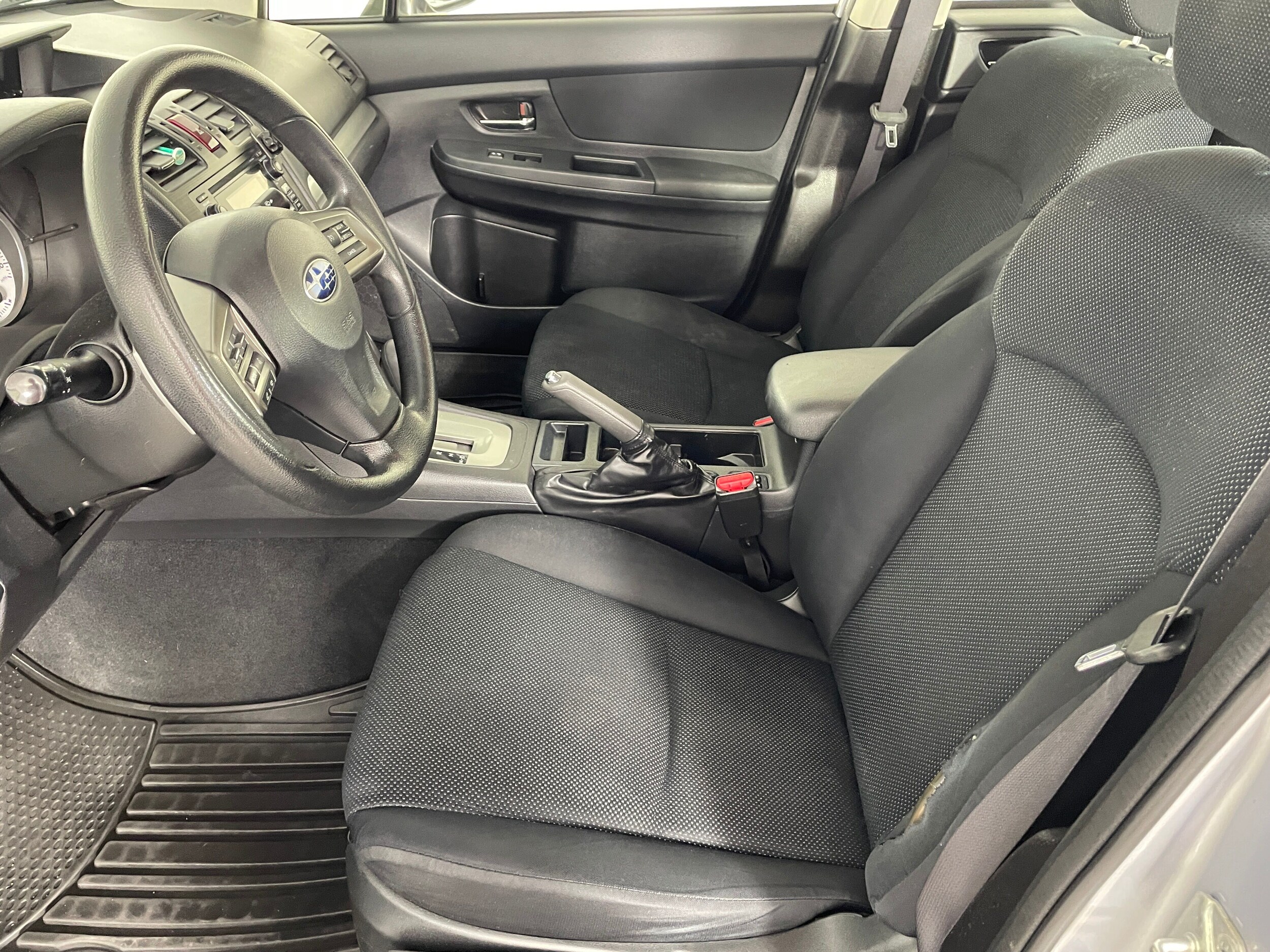 2014 Subaru Impreza 2.0i Premium photo 2