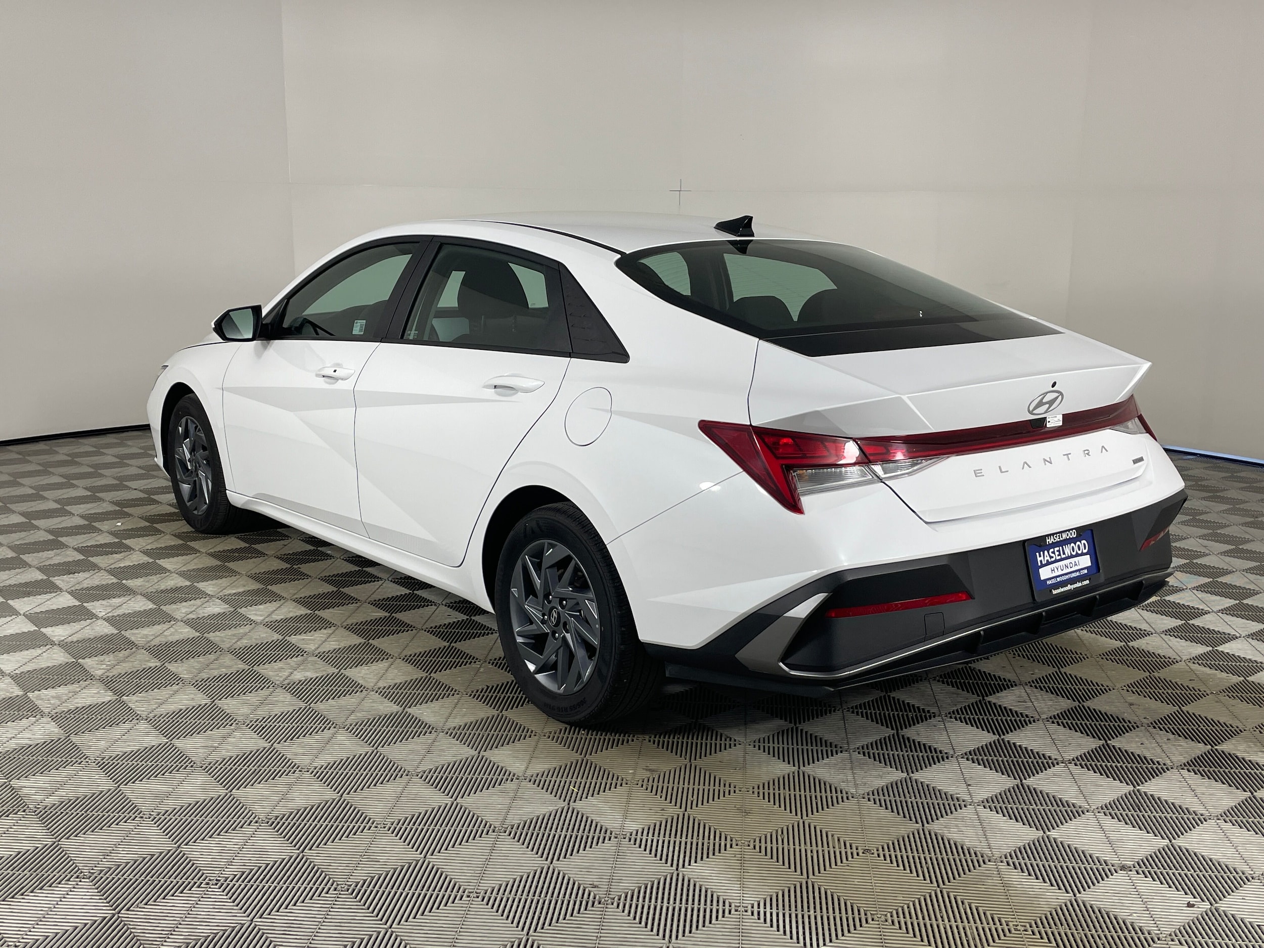 2025 Hyundai Elantra Blue - Photo 22
