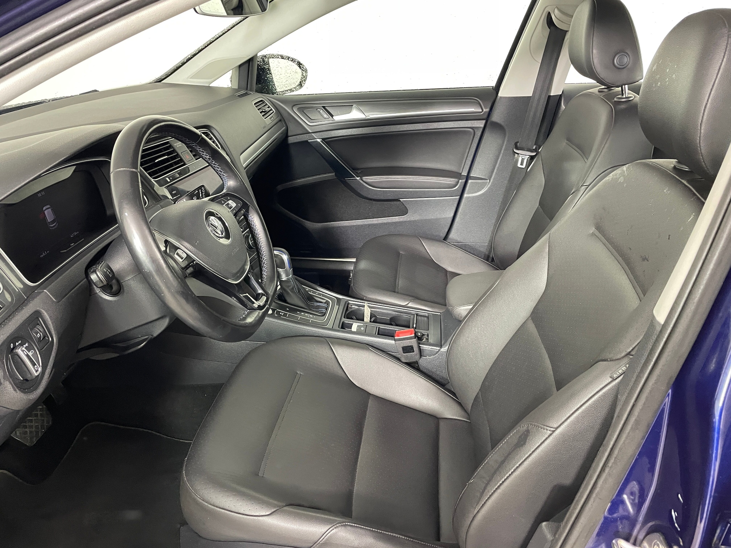 Used 2019 Volkswagen e-Golf e-Golf SEL Premium with VIN WVWPR7AU4KW907218 for sale in Bremerton, WA