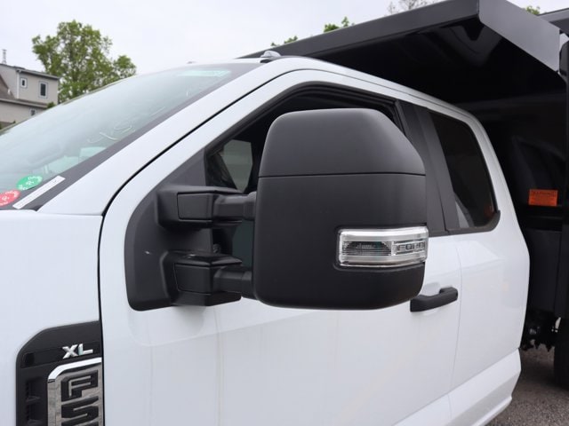 2025 Ford F-550 Super Duty Chassis Cab XL - Photo 11