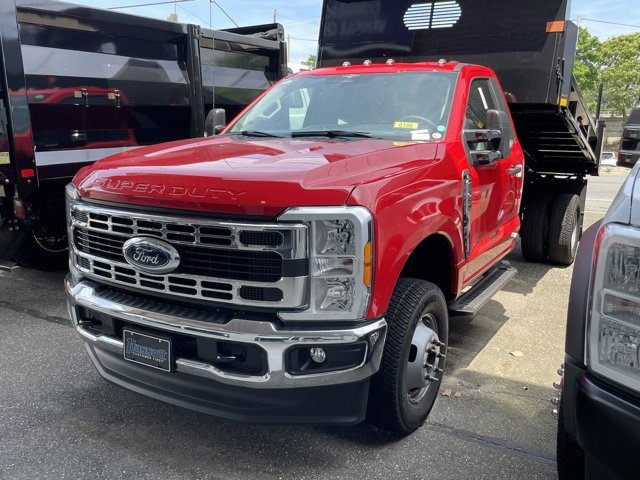 2023 Ford F-350 Super Duty Chassis Cab XL's photo