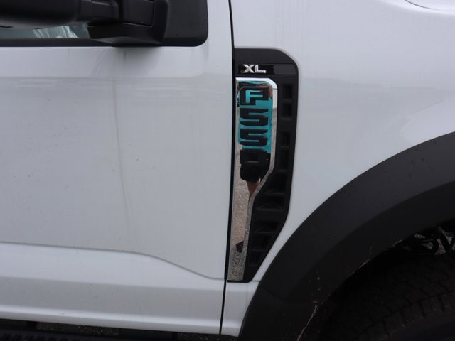 2025 Ford F-550 Super Duty Chassis Cab XL - Photo 19