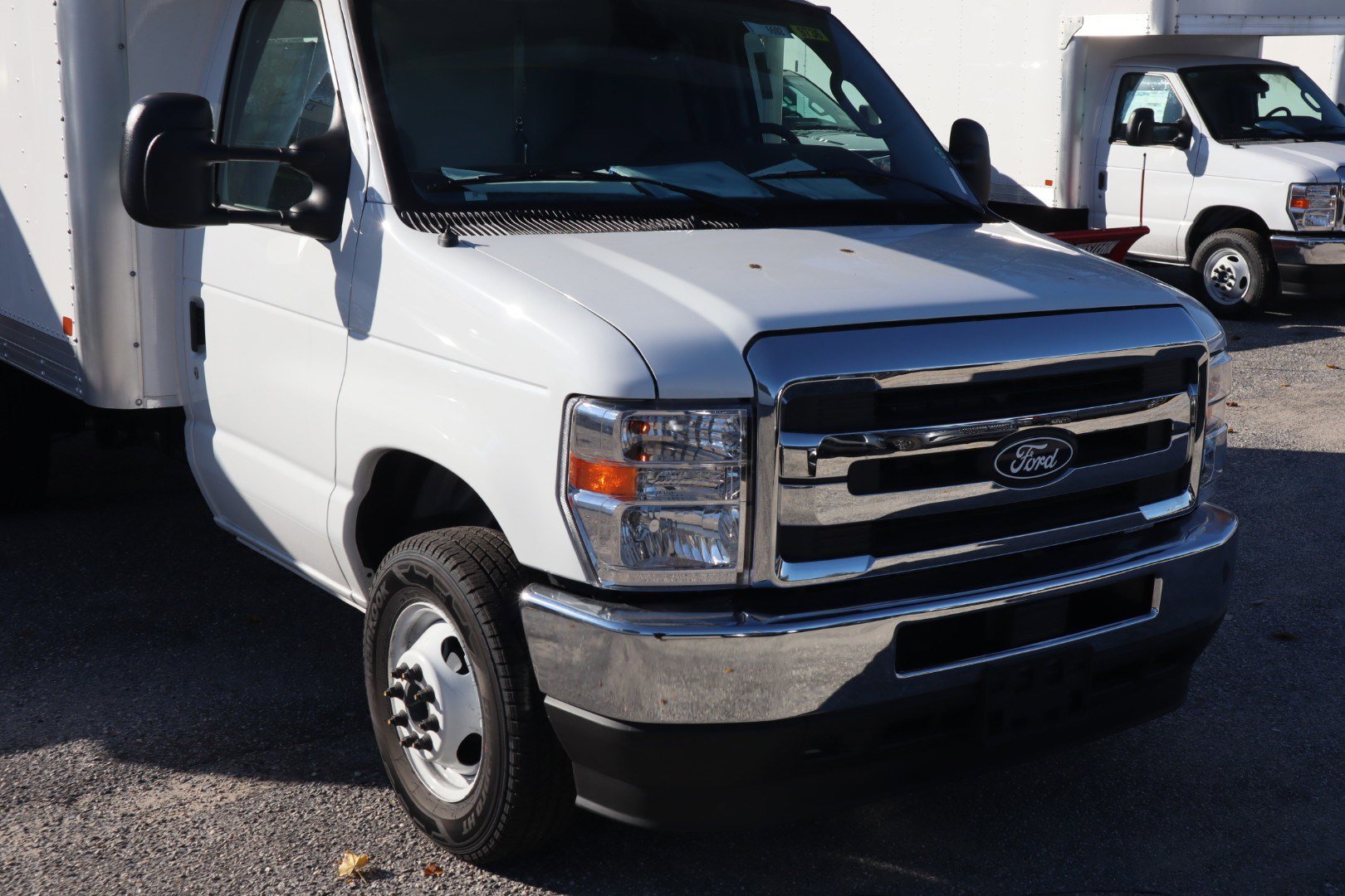 2026 Ford E-450 photo 2
