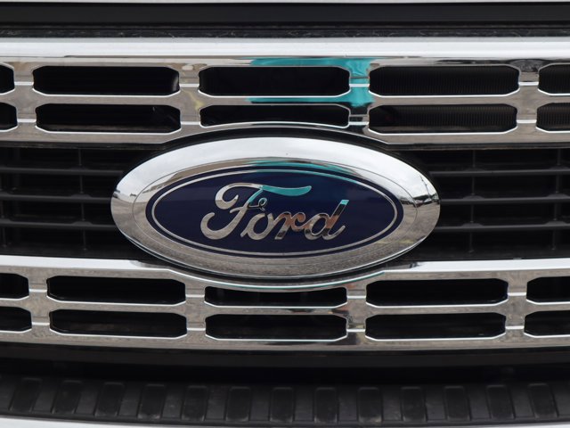 2025 Ford F-550 Super Duty Chassis Cab XL - Photo 25
