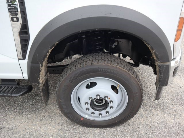2025 Ford F-550 Super Duty Chassis Cab XL - Photo 14