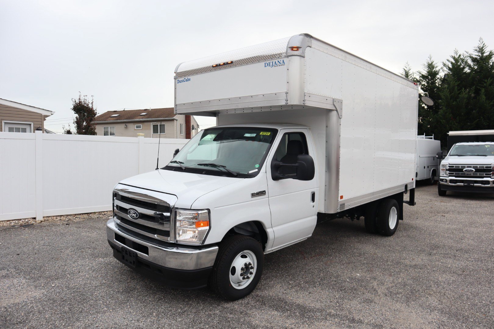 2026 Ford E-350 Base photo 4