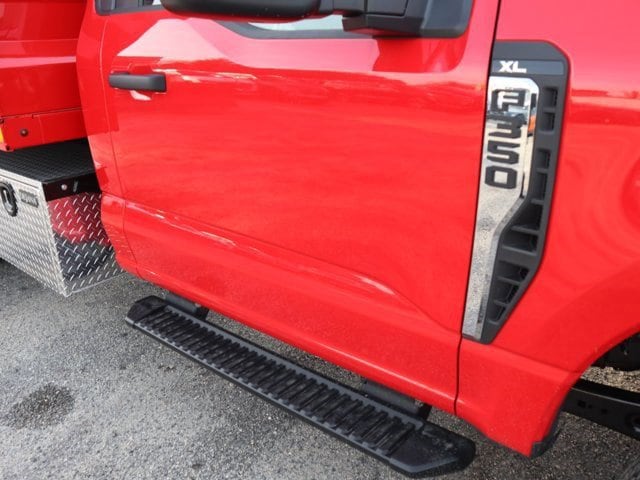 2024 Ford F-350 Super Duty Chassis Cab XL - Photo 23