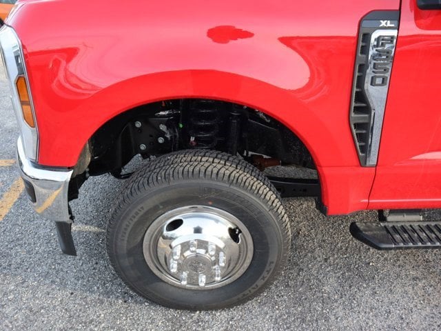 2024 Ford F-350 Super Duty Chassis Cab XL - Photo 9