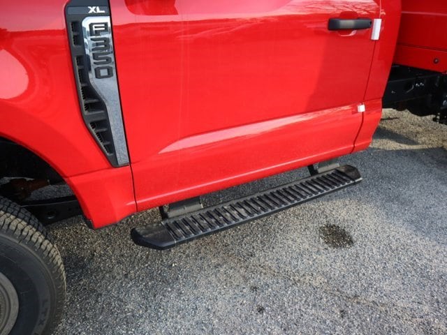 2024 Ford F-350 Super Duty Chassis Cab XL - Photo 12