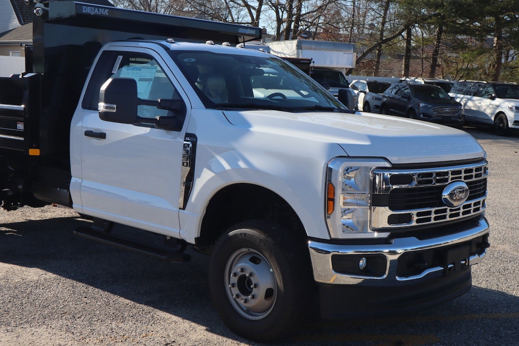 New 2025 Ford Super Duty F-350 DRW XL