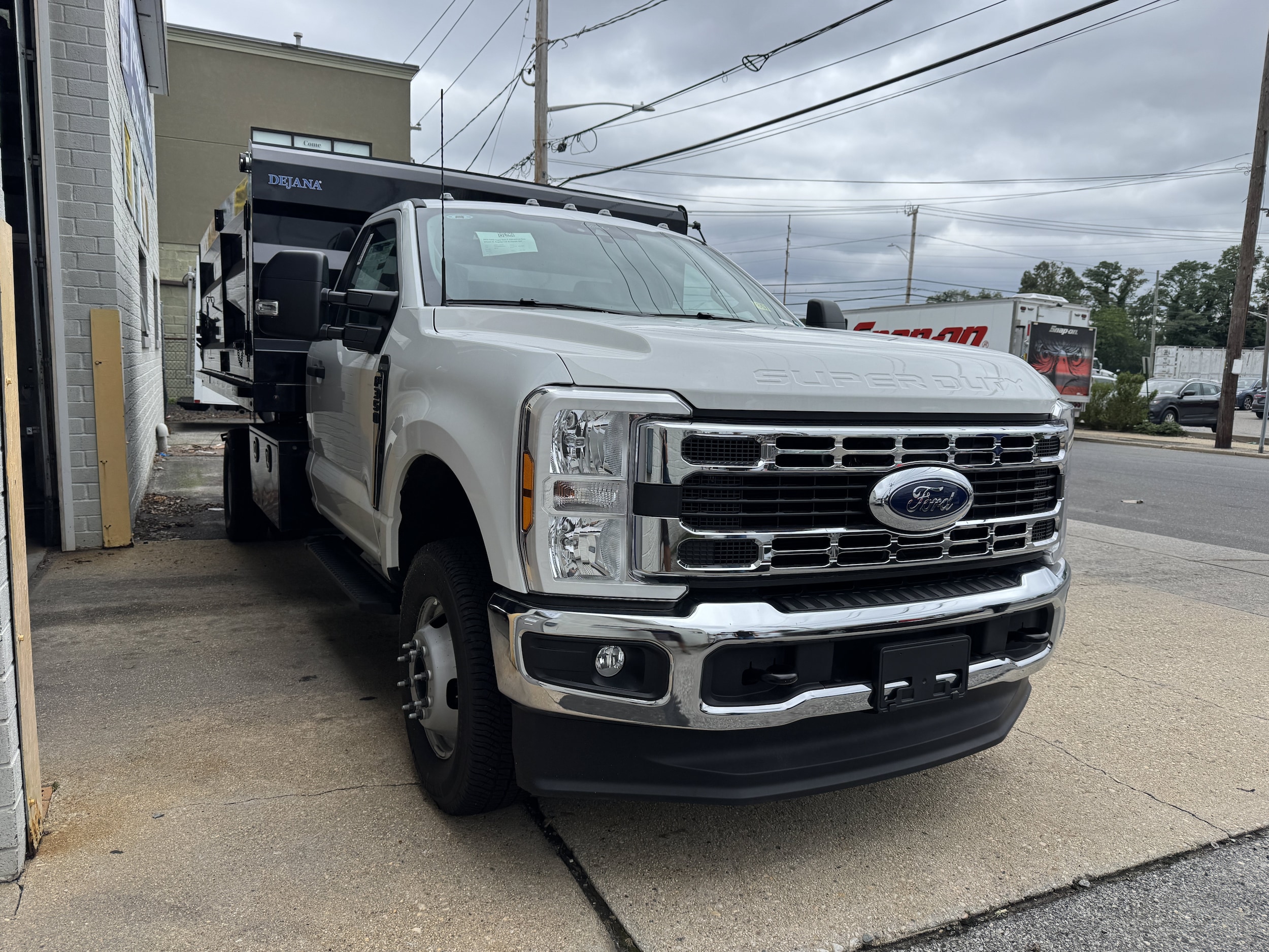 2025 Ford F-350 Super Duty Chassis Cab XL