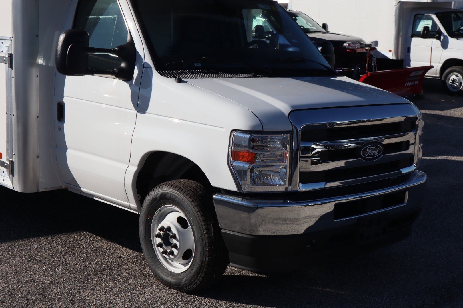 2026 Ford E-450 photo 2