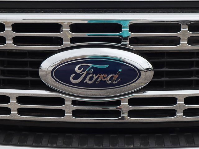 2025 Ford F-550 Super Duty Chassis Cab XL - Photo 25
