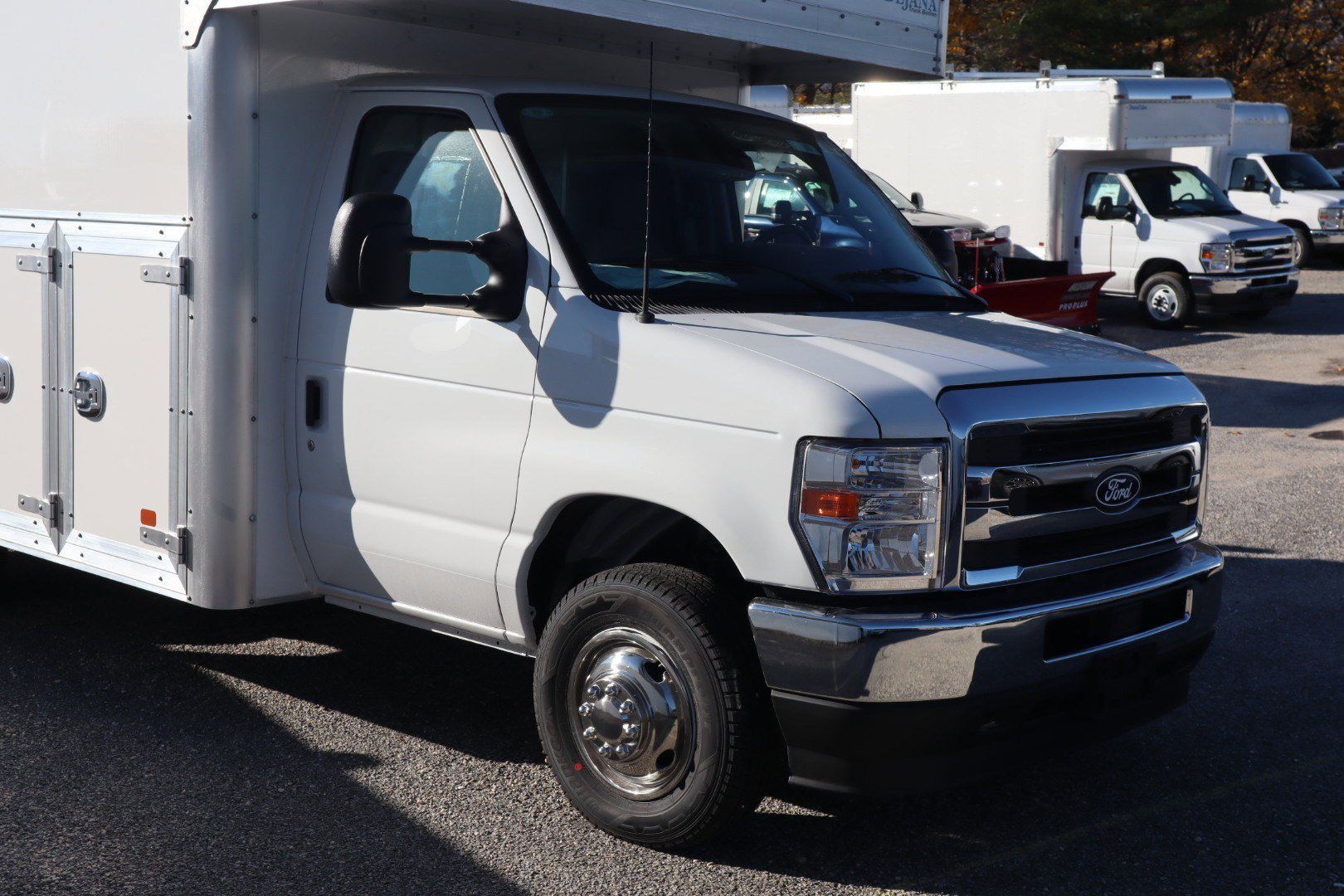 2026 Ford E-450 photo 2