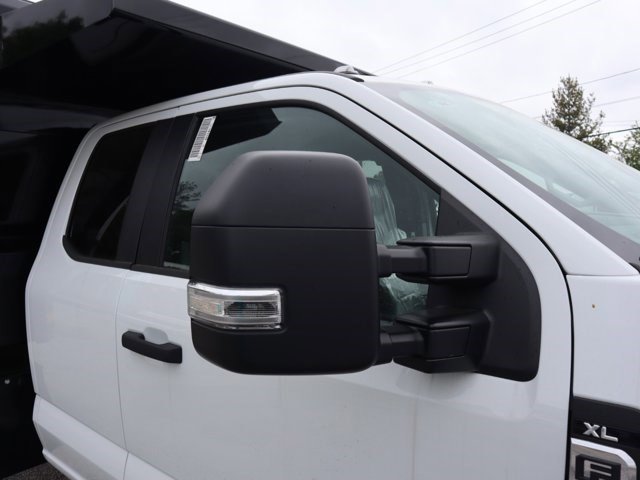 2025 Ford F-550 Super Duty Chassis Cab XL - Photo 10