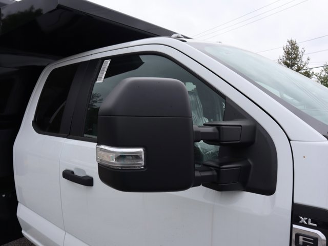 2025 Ford F-550 Super Duty Chassis Cab XL - Photo 10