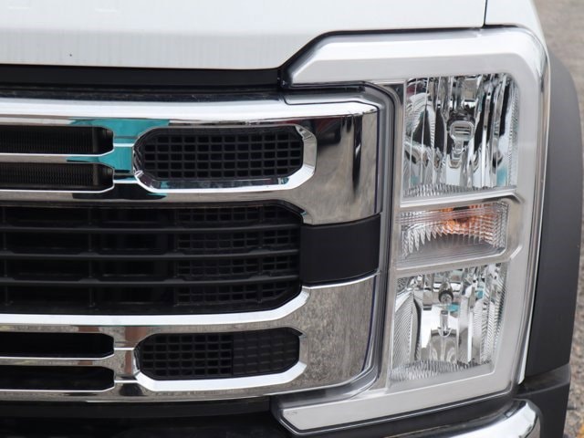 2025 Ford F-550 Super Duty Chassis Cab XL - Photo 13