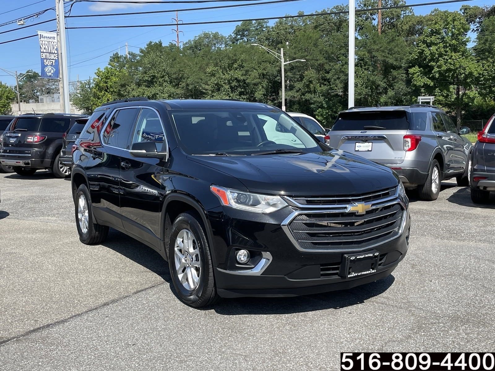 Used 2021 Chevrolet Traverse 1LT with VIN 1GNEVGKW4MJ226888 for sale in Wantagh, NY