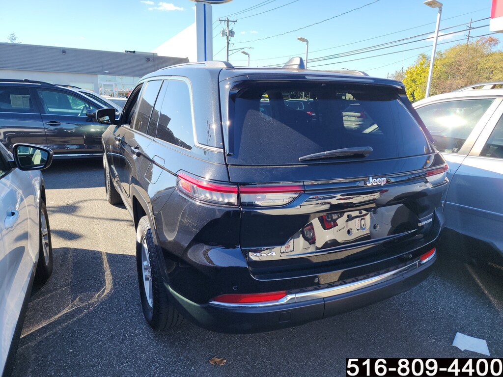 Used 2023 Jeep Grand Cherokee Laredo Laredo 4x4