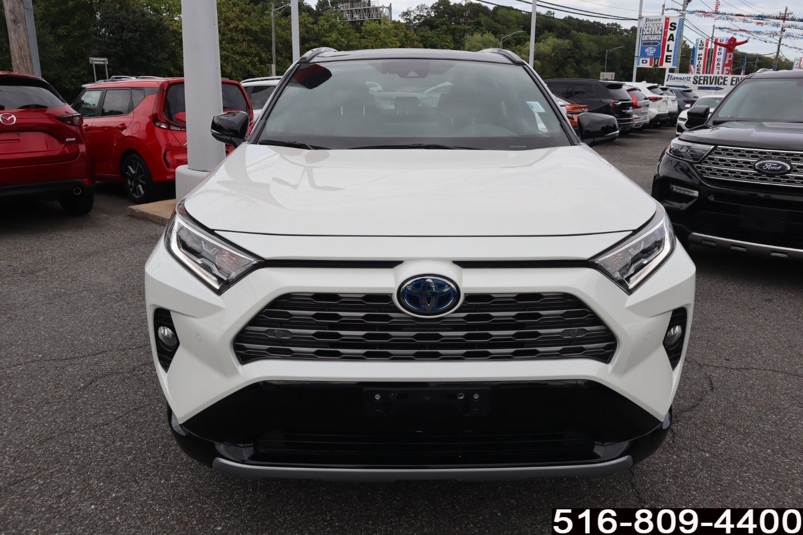 2020 Toyota RAV4 Hybrid XSE photo 3