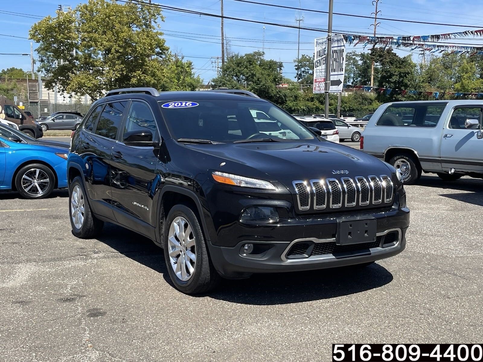 Used 2016 Jeep Cherokee Limited with VIN 1C4PJMDB6GW162477 for sale in Wantagh, NY