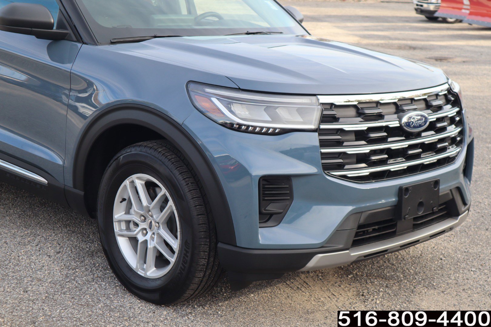 2025 Ford Explorer photo 3