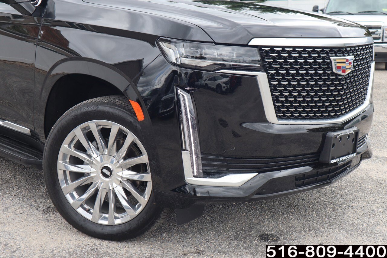 2023 Cadillac Escalade Premium Luxury photo 2
