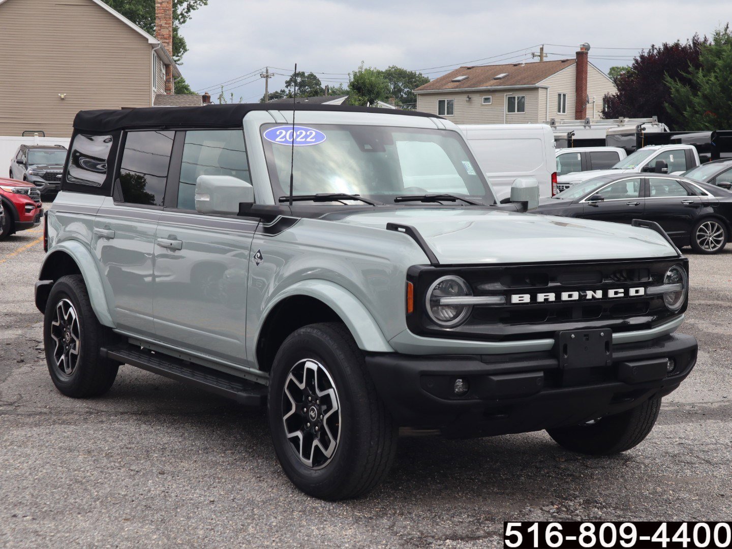 2022 Ford Bronco Outer Banks photo 2