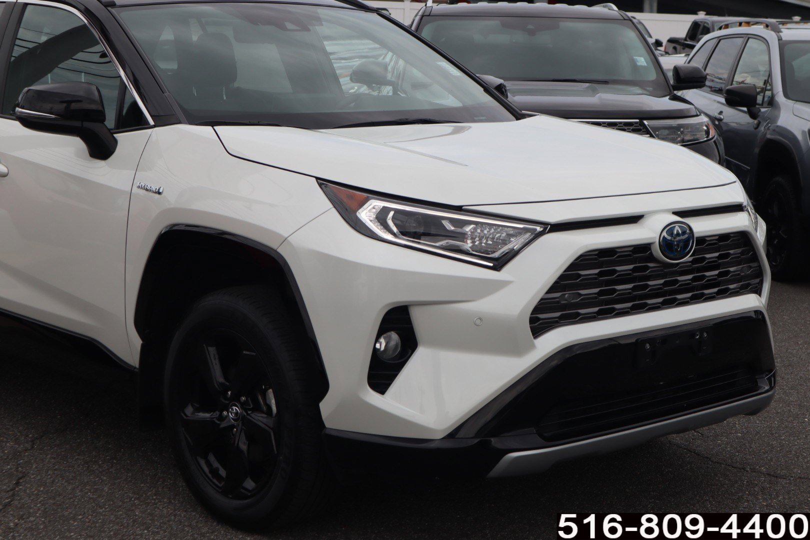2020 Toyota RAV4 Hybrid XSE photo 2