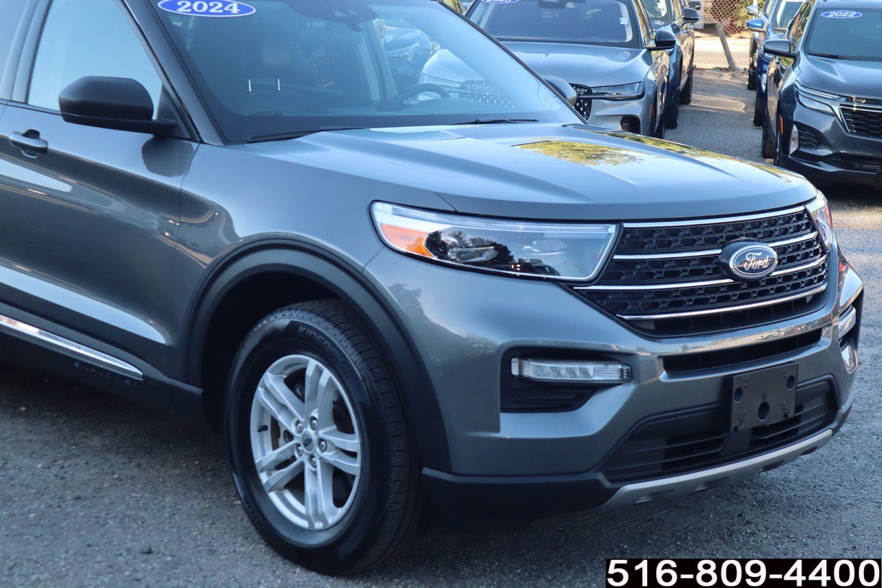 2024 Ford Explorer XLT photo 2