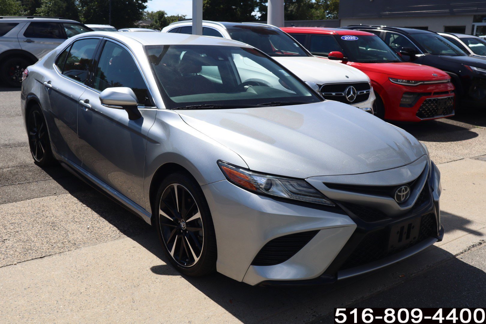 2019 Toyota Camry XSE photo 2