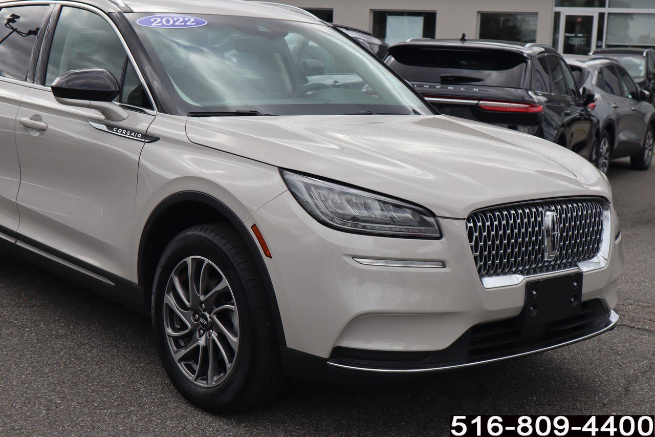 2022 Lincoln Corsair Standard photo 2