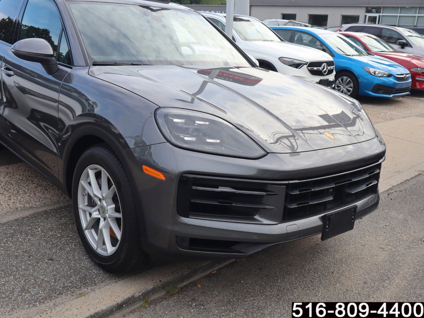 2024 Porsche Cayenne photo 2