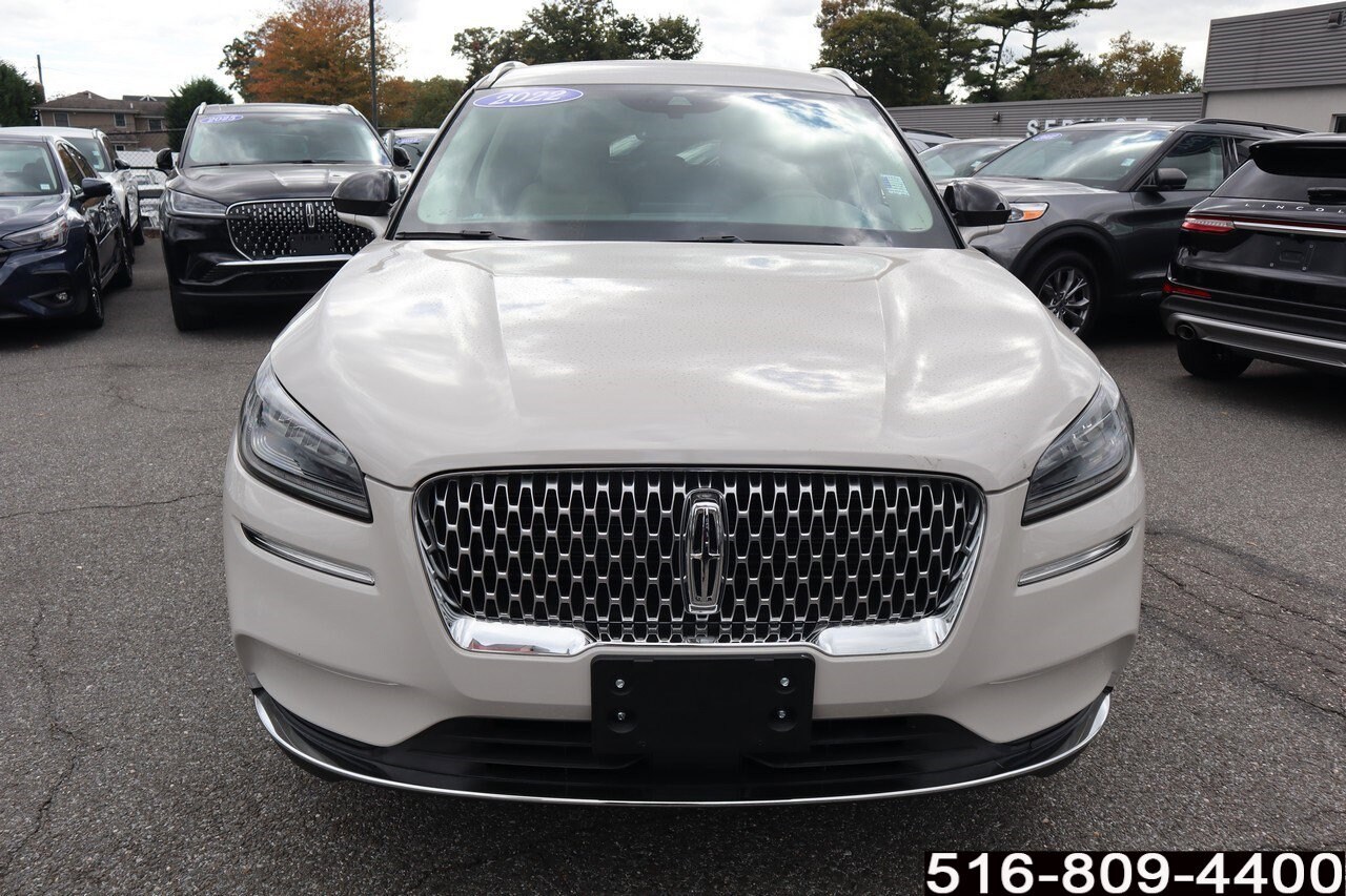 2022 Lincoln Corsair Standard photo 3