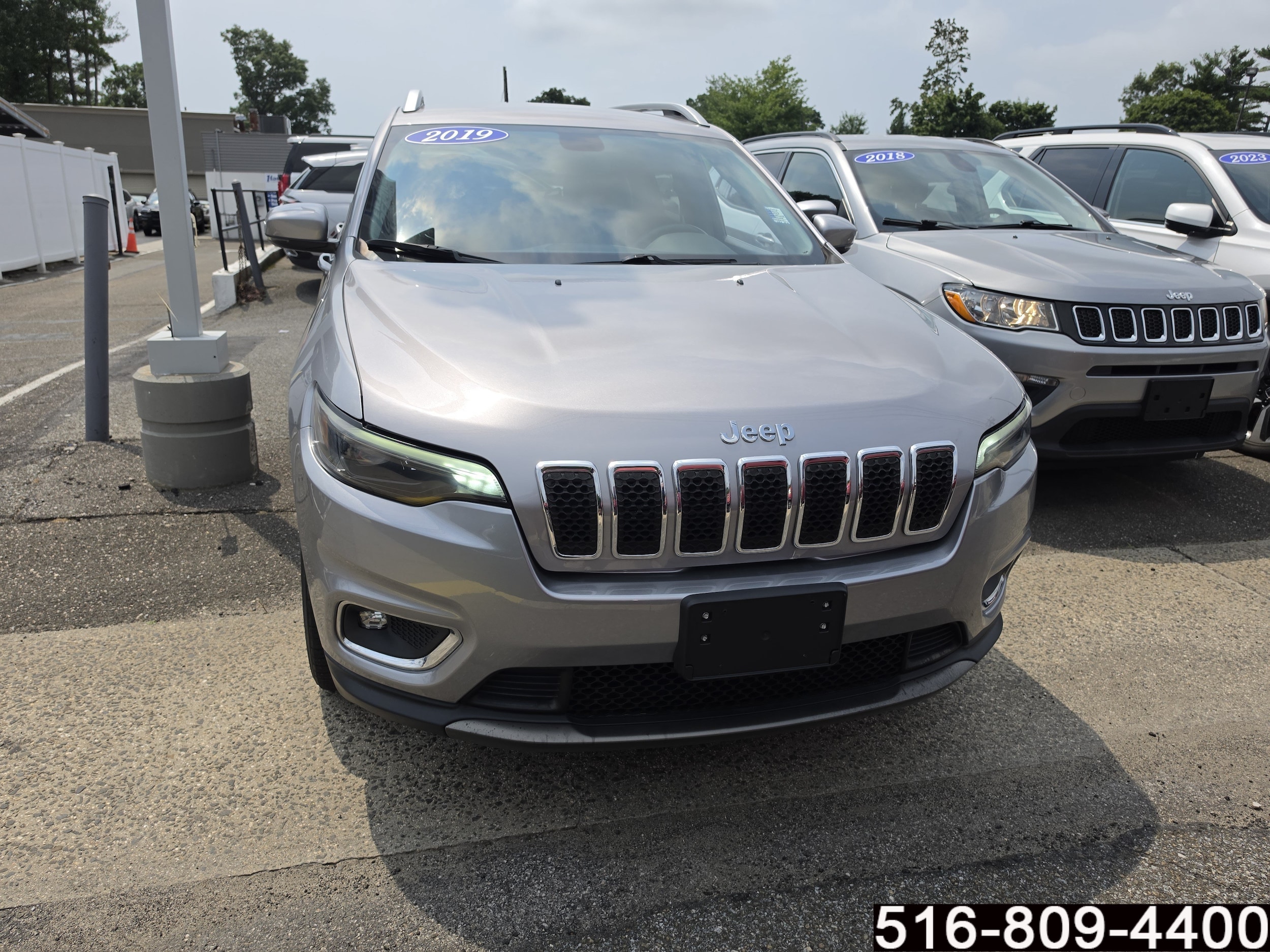 Used 2019 Jeep Cherokee Limited with VIN 1C4PJMDX4KD253151 for sale in Wantagh, NY