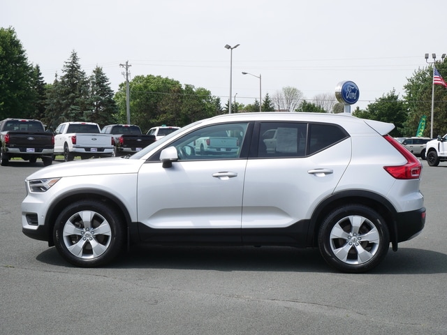 Used 2019 Volvo XC40 Momentum with VIN YV4162XZXK2020683 for sale in Hastings, Minnesota
